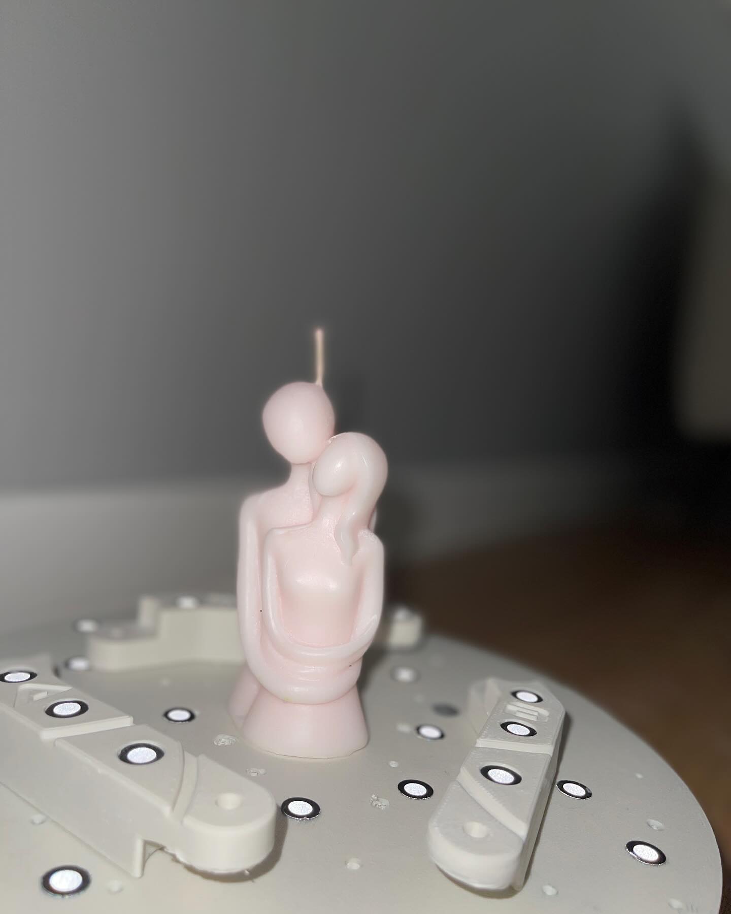 12 cm mum modeli tarandıktan sonra 2 kat büyütülerek 24 santim boyda olacak şekilde baskı alındı